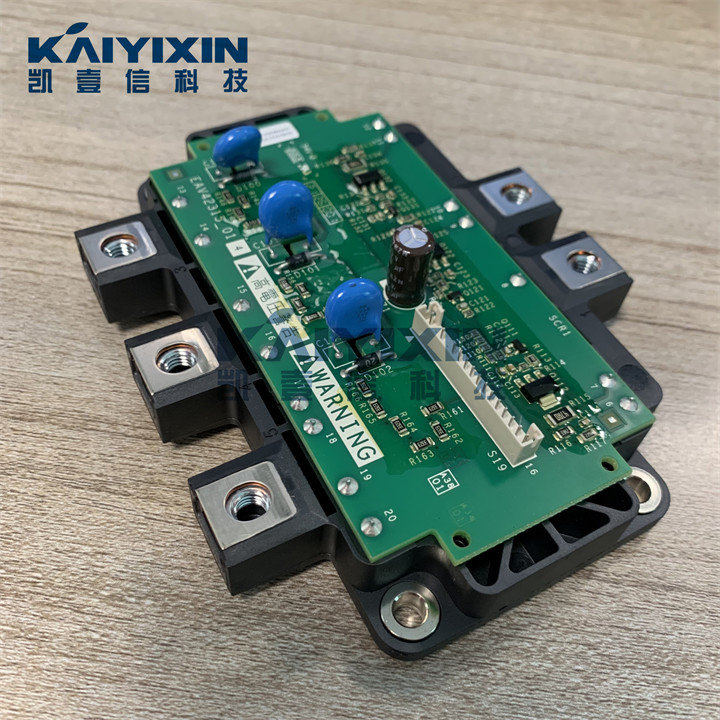 EAV42315_01-Schneider-hqY